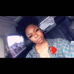 Meet your Posher, Joi’nay